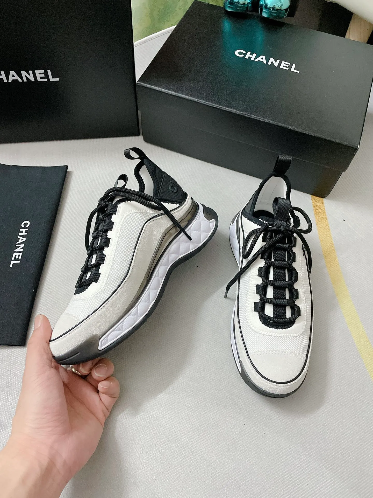 👟👟Ex-factory price 480👟👟 Size: 35-45 in stock, welcome to see the board for tasting details. Chanel Chanel Couple Style Xiaoxiang Casual Sports Shoes Dad Shoes Couple Style Counter original version 1:1, each color is accurately matched and internally marked. Black and gold logo. Fabric: Silk cowhide/Imported sheep tendon Outsole: T👟👟Ex-factory price U outsole/Transparent crystal bottom Comes with flip-top magnet box, complete package